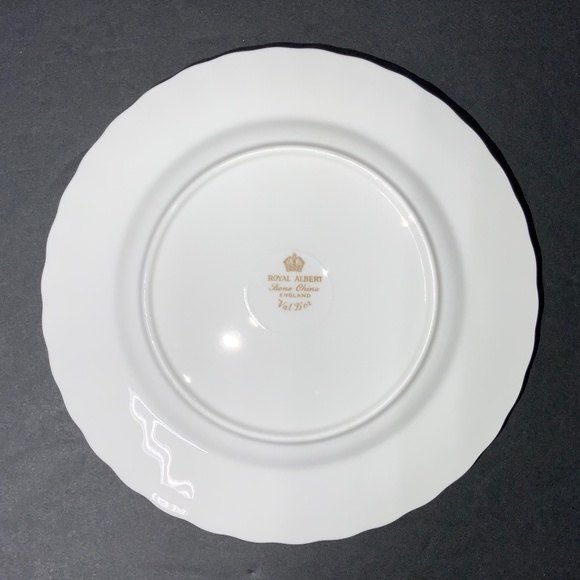 Set of 6 Royal Albert Val D'Or - Bone China - 6 1/4 Bread Dessert Plates - EUC! - Picture 3 of 4